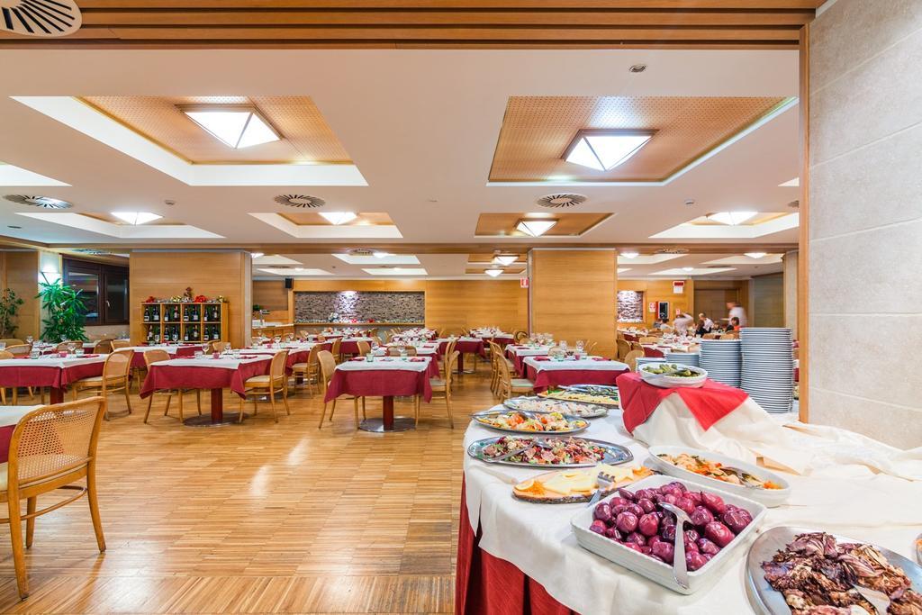 Hotel Club Regina E Fassa Mazzin Exterior foto